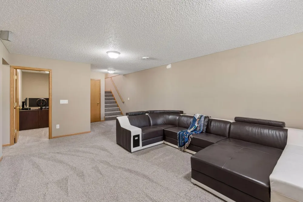 8556 Adair Circle Brooklyn Park, MN 55443