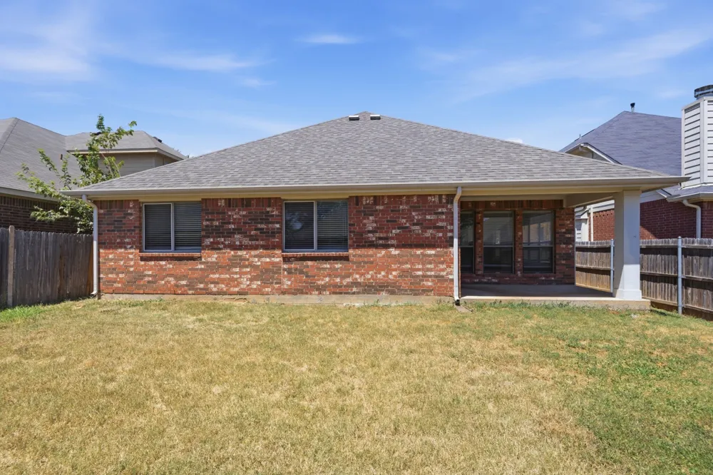 636 Brooks Street Crowley, TX 76036