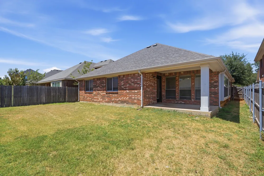 636 Brooks Street Crowley, TX 76036