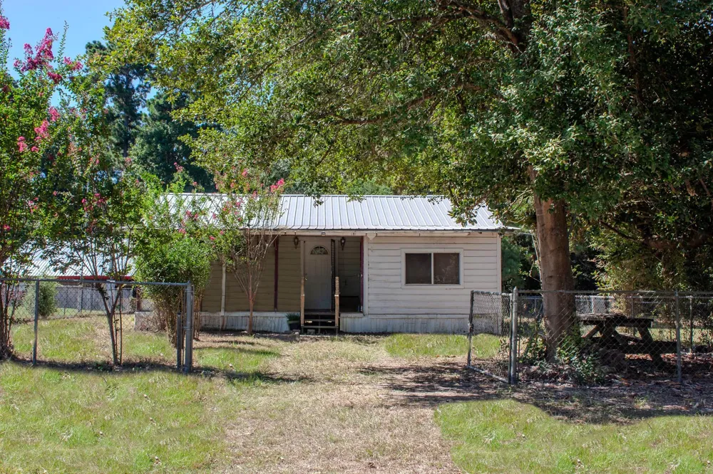 616 Ponderosa Drive Onalaska, TX 77360
