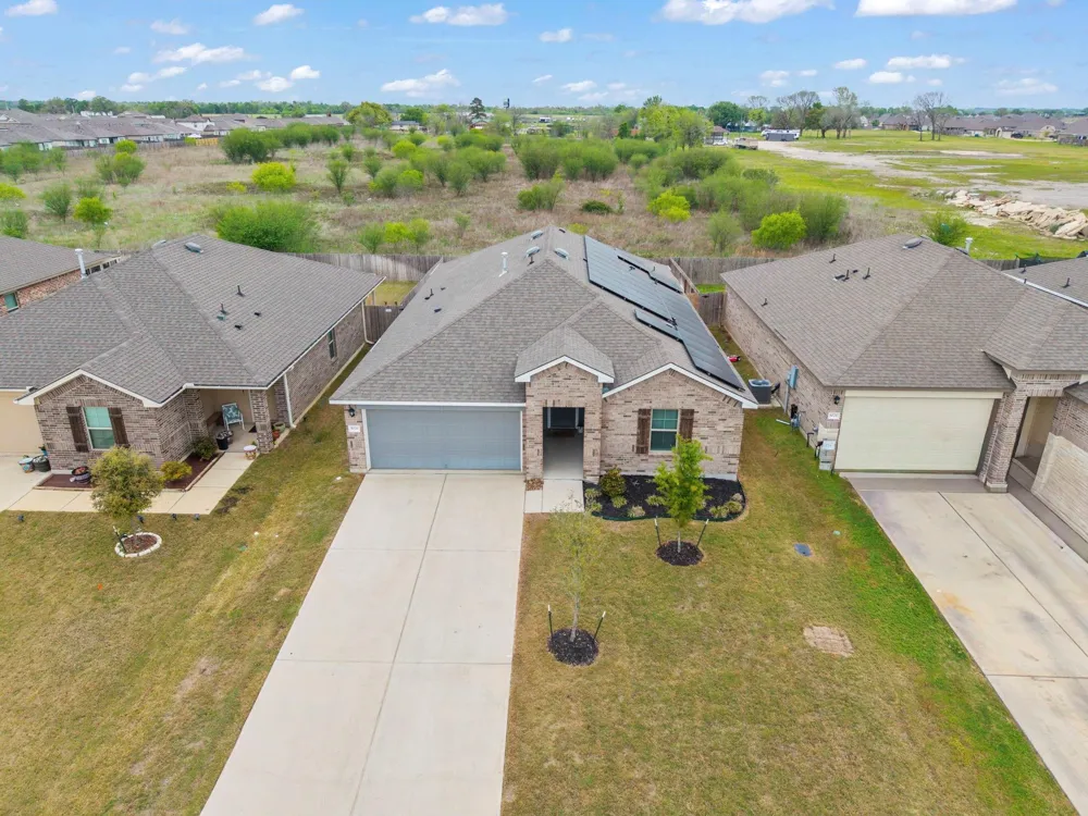 8026 Front Nine Lane Navasota, TX 77868
