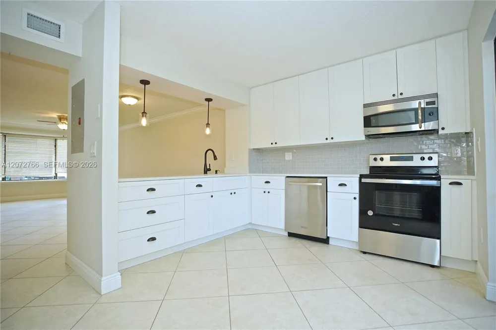10196 SW 77th Ct #10196 Miami, FL 33156