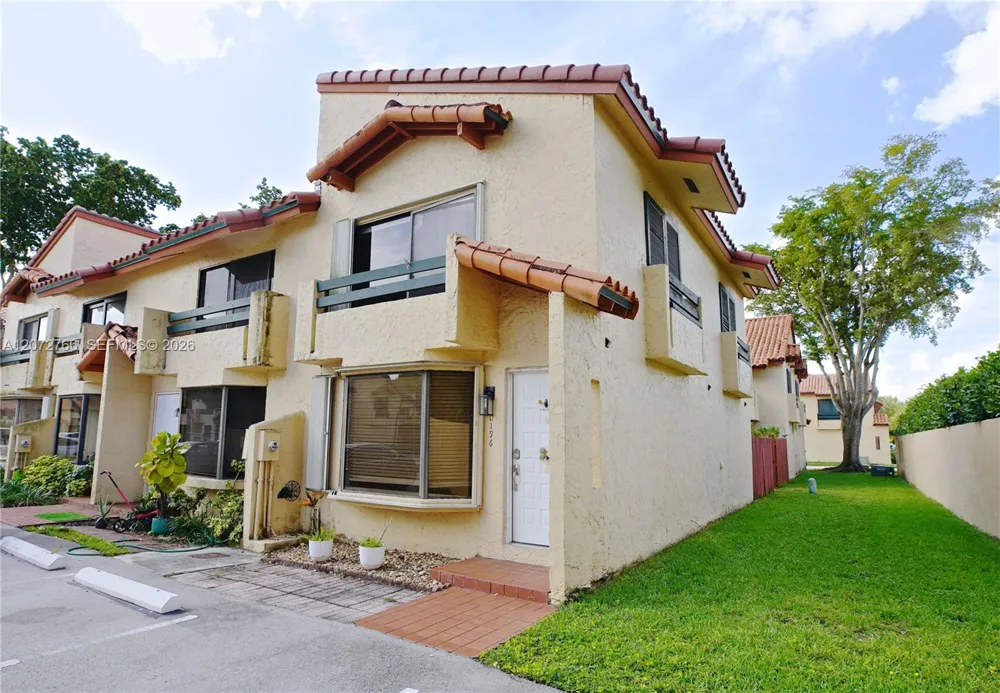 10196 SW 77th Ct #10196 Miami, FL 33156
