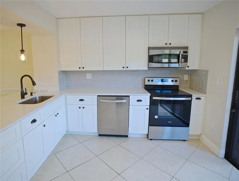 10196 SW 77th Ct #10196 Miami, FL 33156