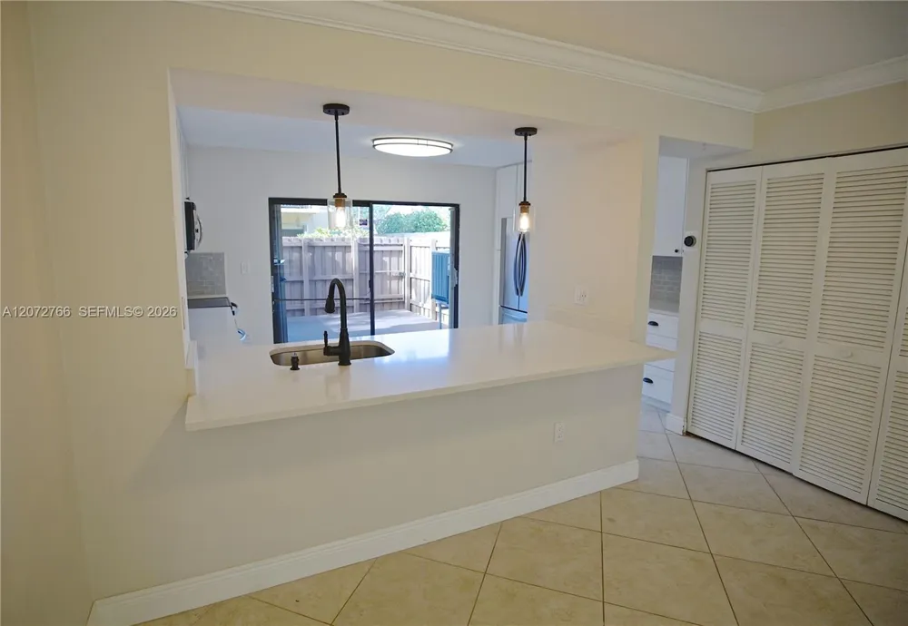 10196 SW 77th Ct #10196 Miami, FL 33156