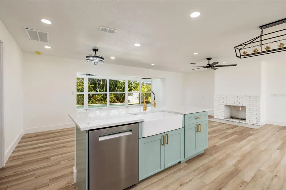3960 13TH WAY NE St Petersburg, FL 33703