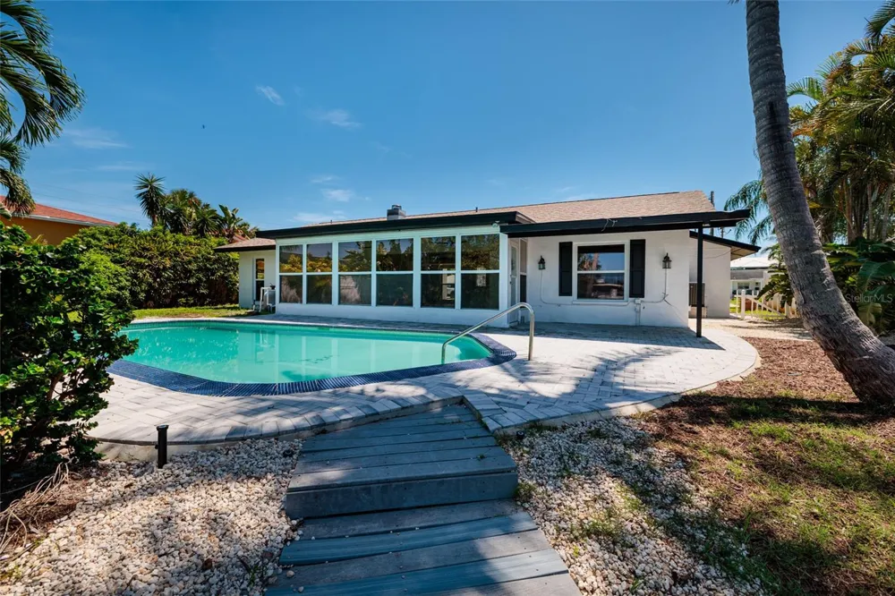 3960 13TH WAY NE St Petersburg, FL 33703