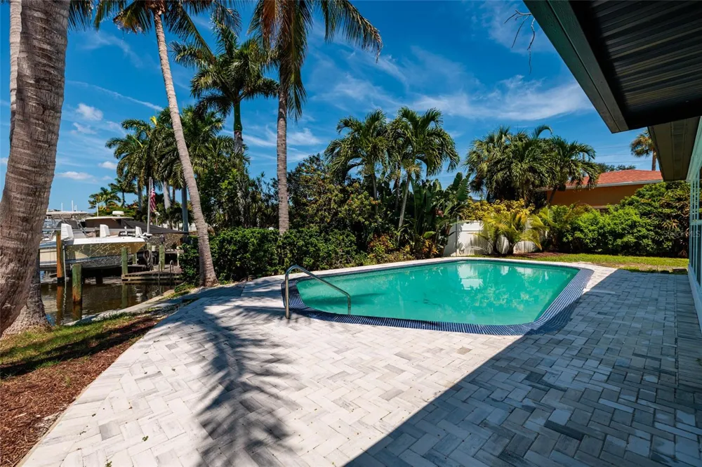 3960 13TH WAY NE St Petersburg, FL 33703