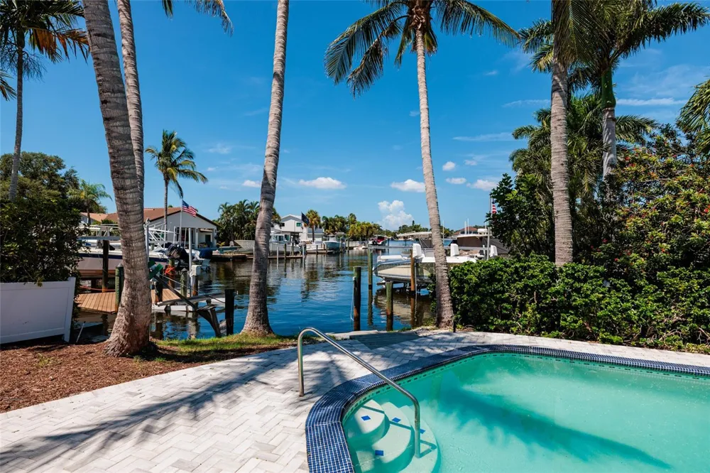3960 13TH WAY NE St Petersburg, FL 33703