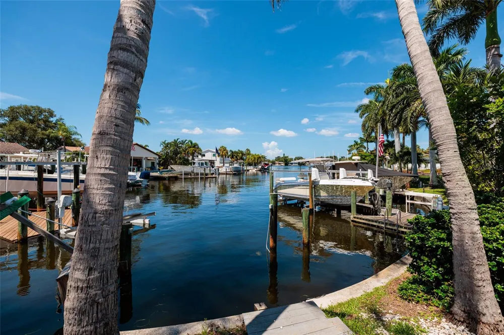 3960 13TH WAY NE St Petersburg, FL 33703