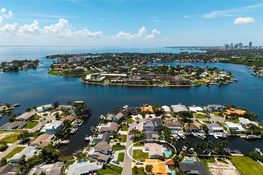 3960 13TH WAY NE St Petersburg, FL 33703