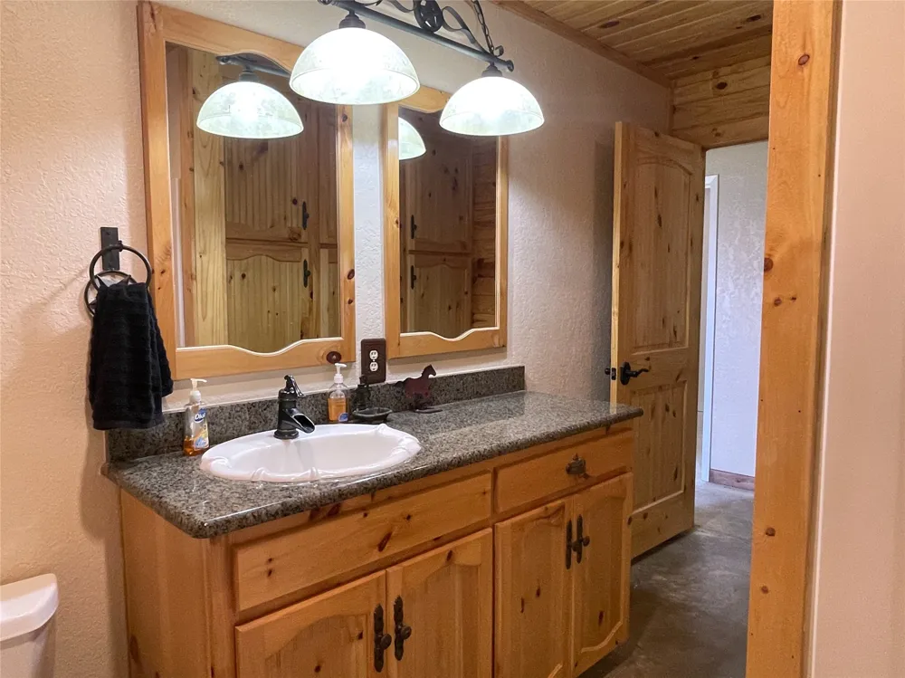 110 Private Road 749 Donie, TX 75838