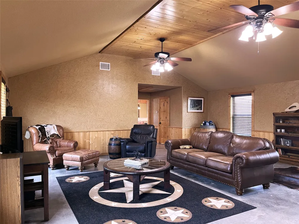 110 Private Road 749 Donie, TX 75838