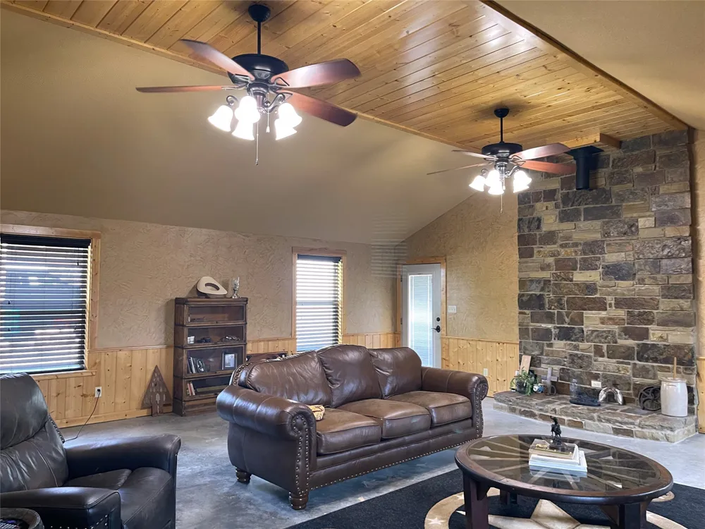 110 Private Road 749 Donie, TX 75838
