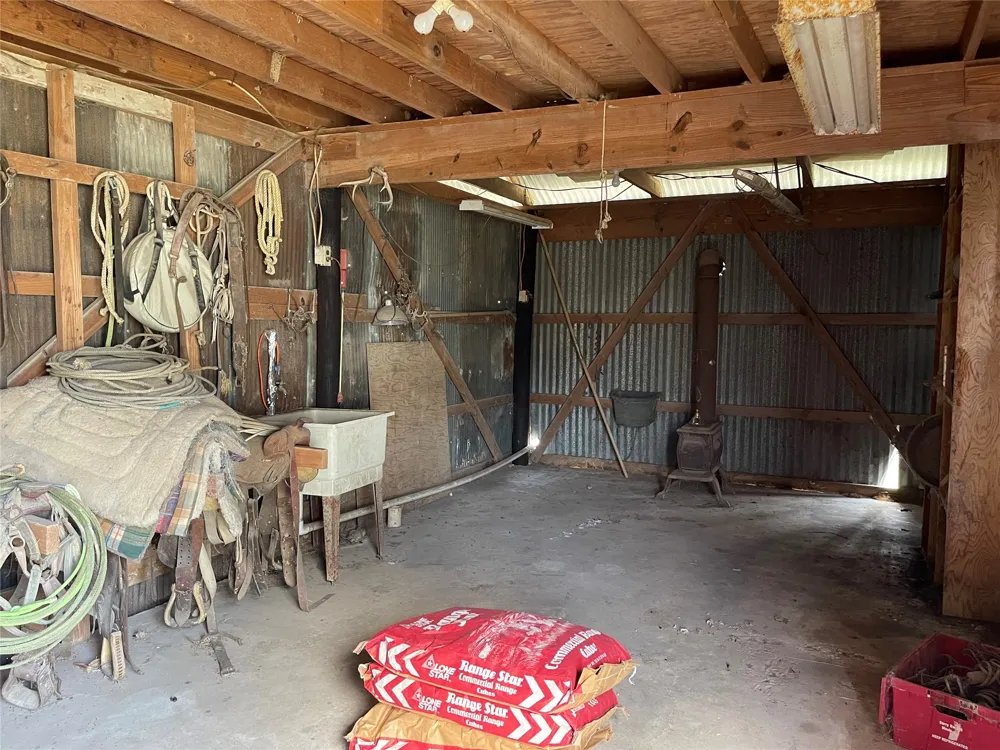 110 Private Road 749 Donie, TX 75838