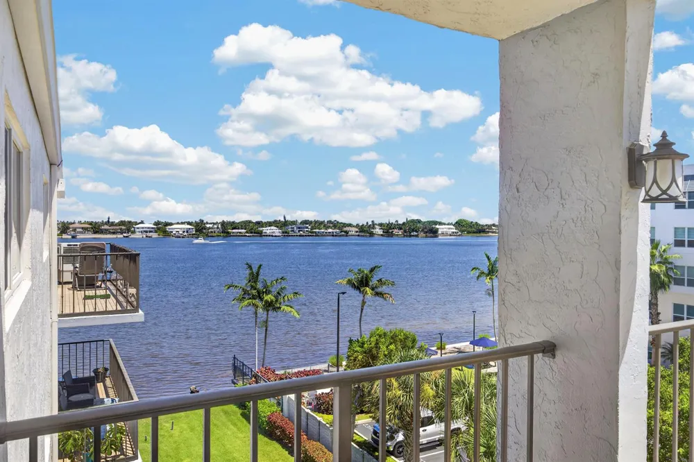1206 S LAKE DRIVE #504 Lantana, FL 33462