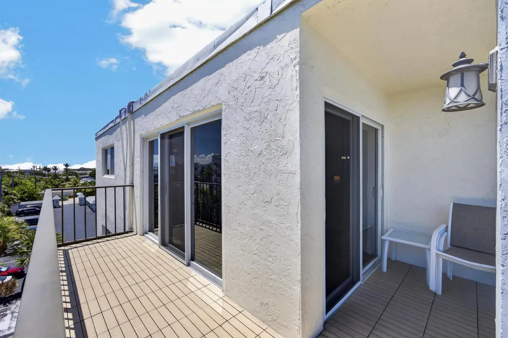 1206 S LAKE DRIVE #504 Lantana, FL 33462