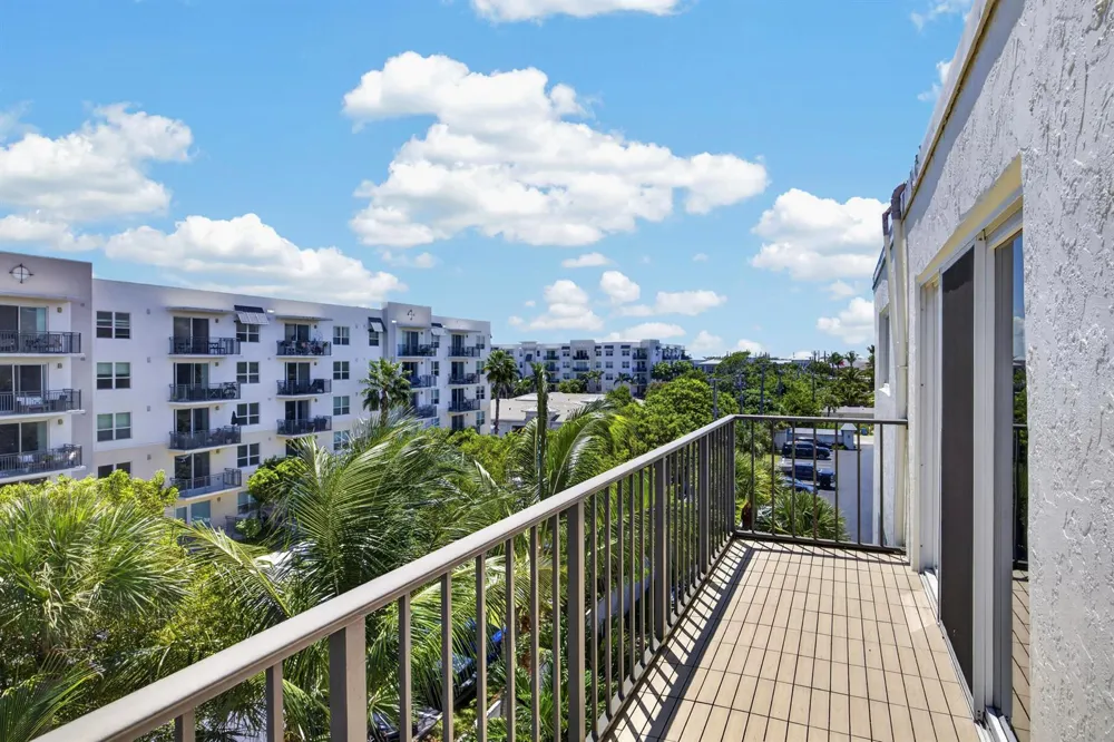 1206 S LAKE DRIVE #504 Lantana, FL 33462