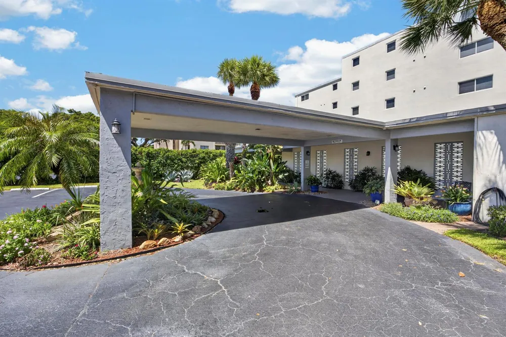 1206 S LAKE DRIVE #504 Lantana, FL 33462