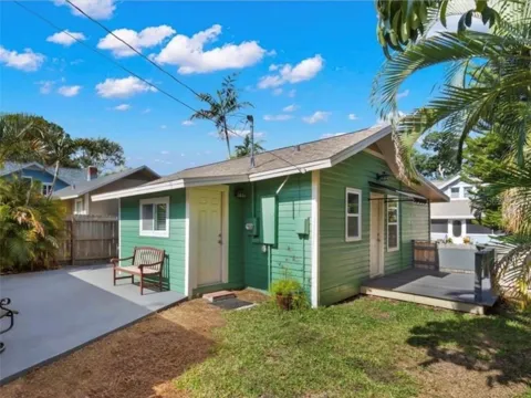 1035 6TH STREET