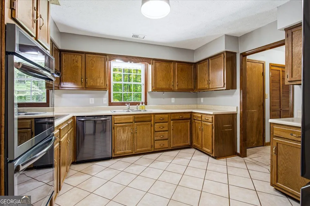 1351 Minix RD Sharpsburg, GA 30277