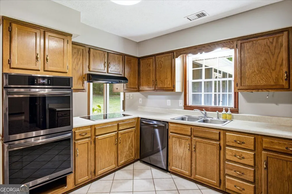1351 Minix RD Sharpsburg, GA 30277