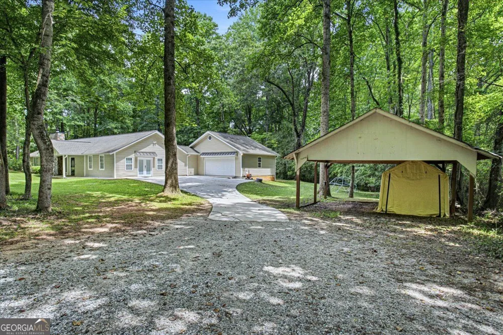 1351 Minix RD Sharpsburg, GA 30277