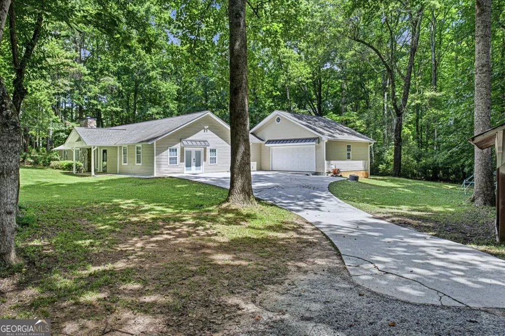 1351 Minix RD Sharpsburg, GA 30277