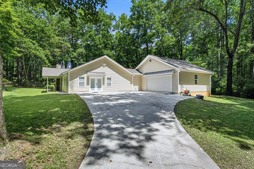 1351 Minix RD Sharpsburg, GA 30277