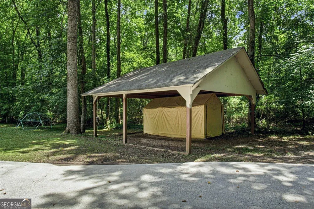 1351 Minix RD Sharpsburg, GA 30277