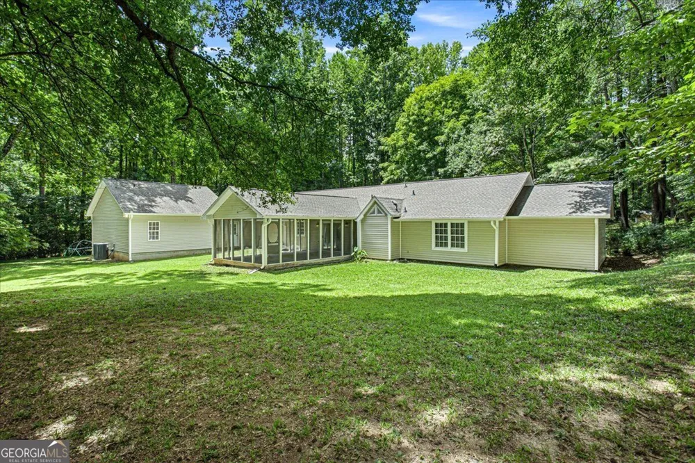 1351 Minix RD Sharpsburg, GA 30277