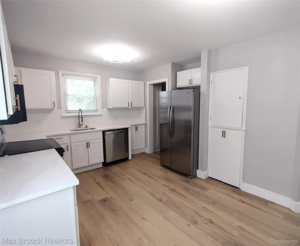 19925 Saxton Avenue Southfield City, MI 48075