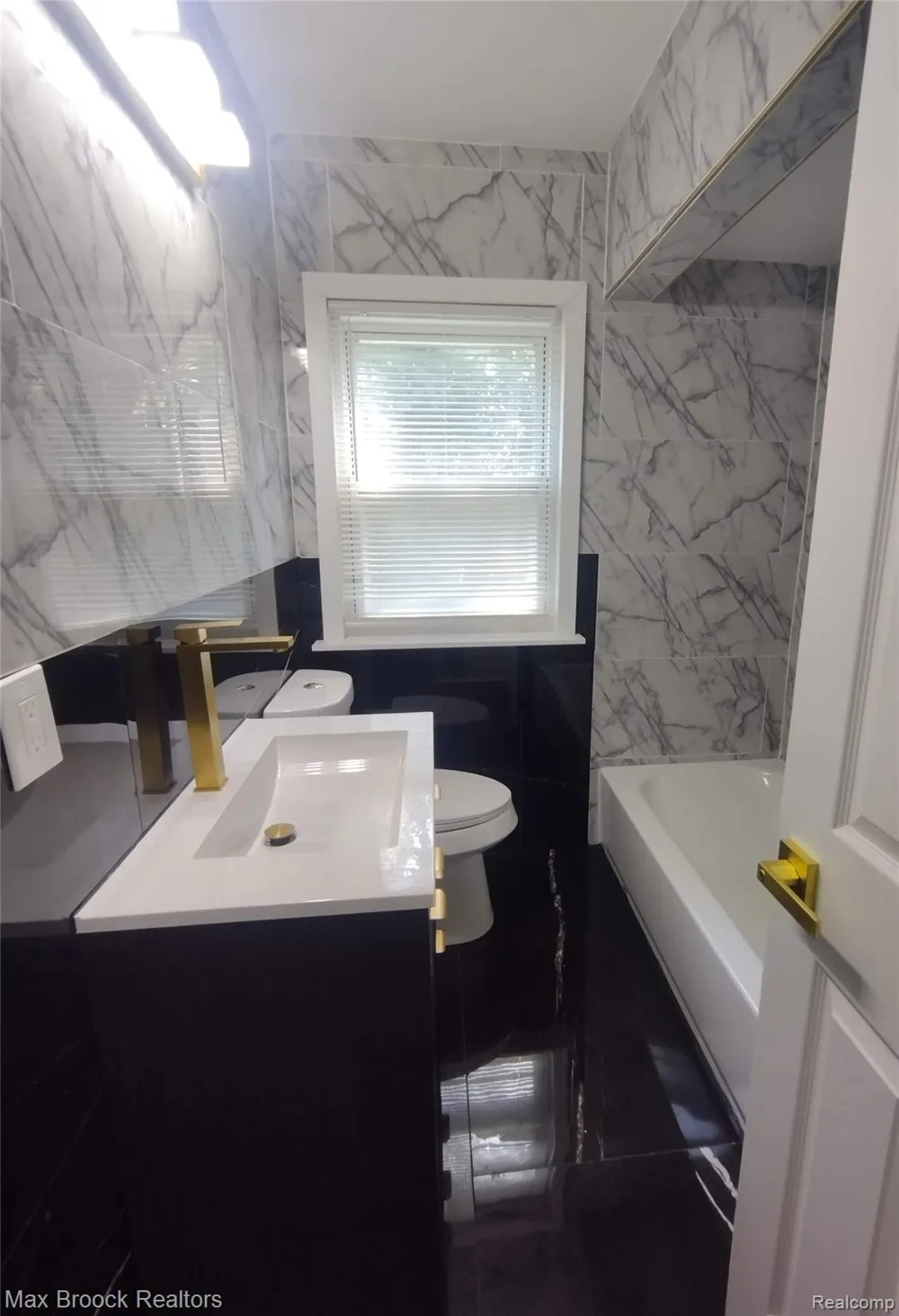 19925 Saxton Avenue Southfield City, MI 48075
