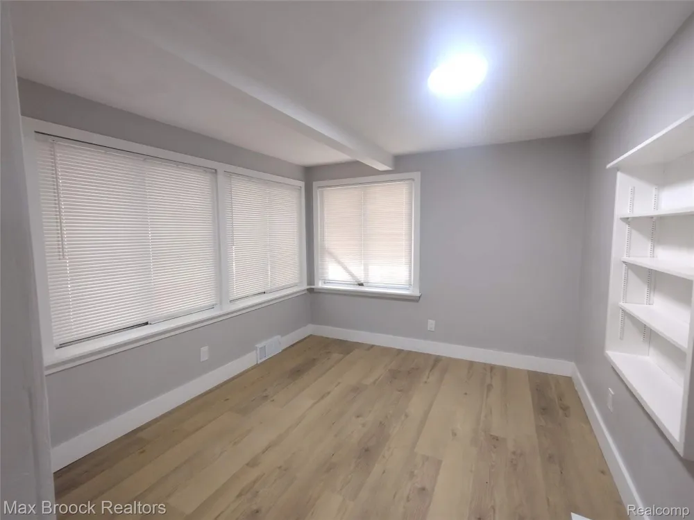 19925 Saxton Avenue Southfield City, MI 48075