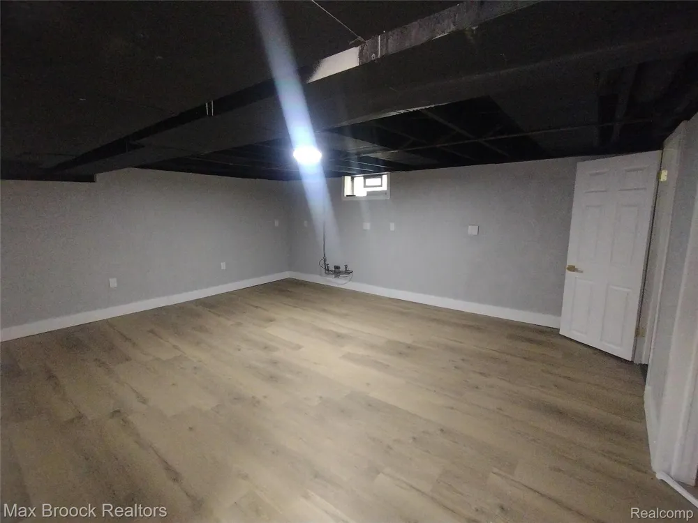 19925 Saxton Avenue Southfield City, MI 48075