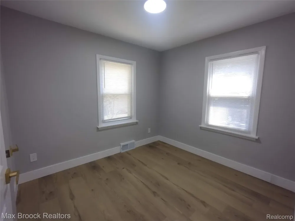 19925 Saxton Avenue Southfield City, MI 48075