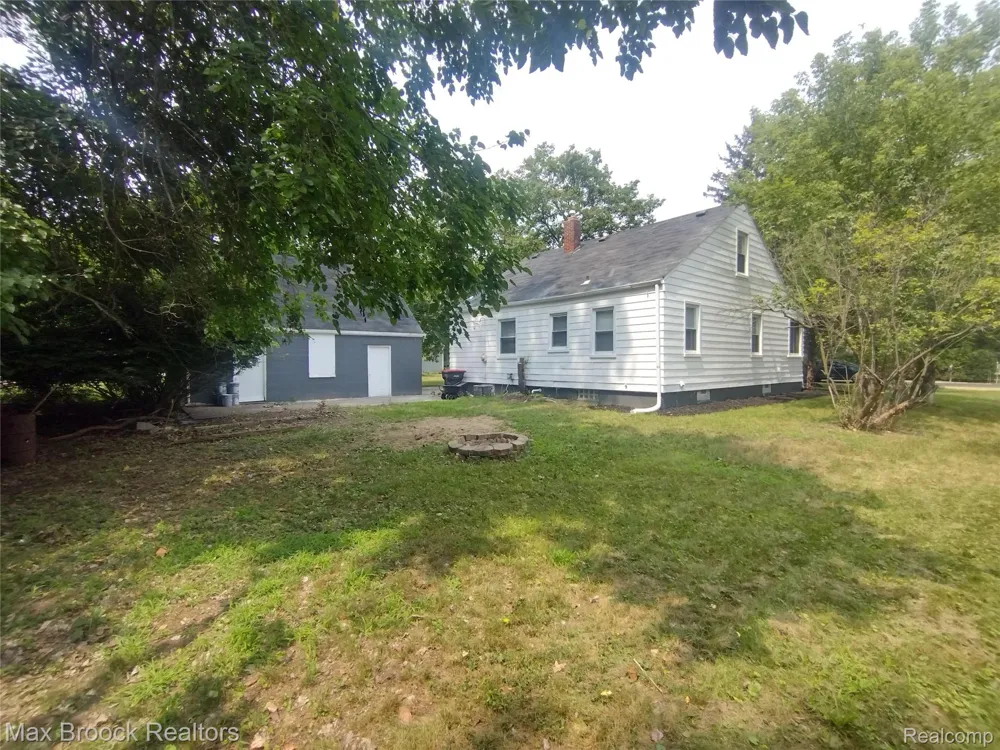 19925 Saxton Avenue Southfield City, MI 48075