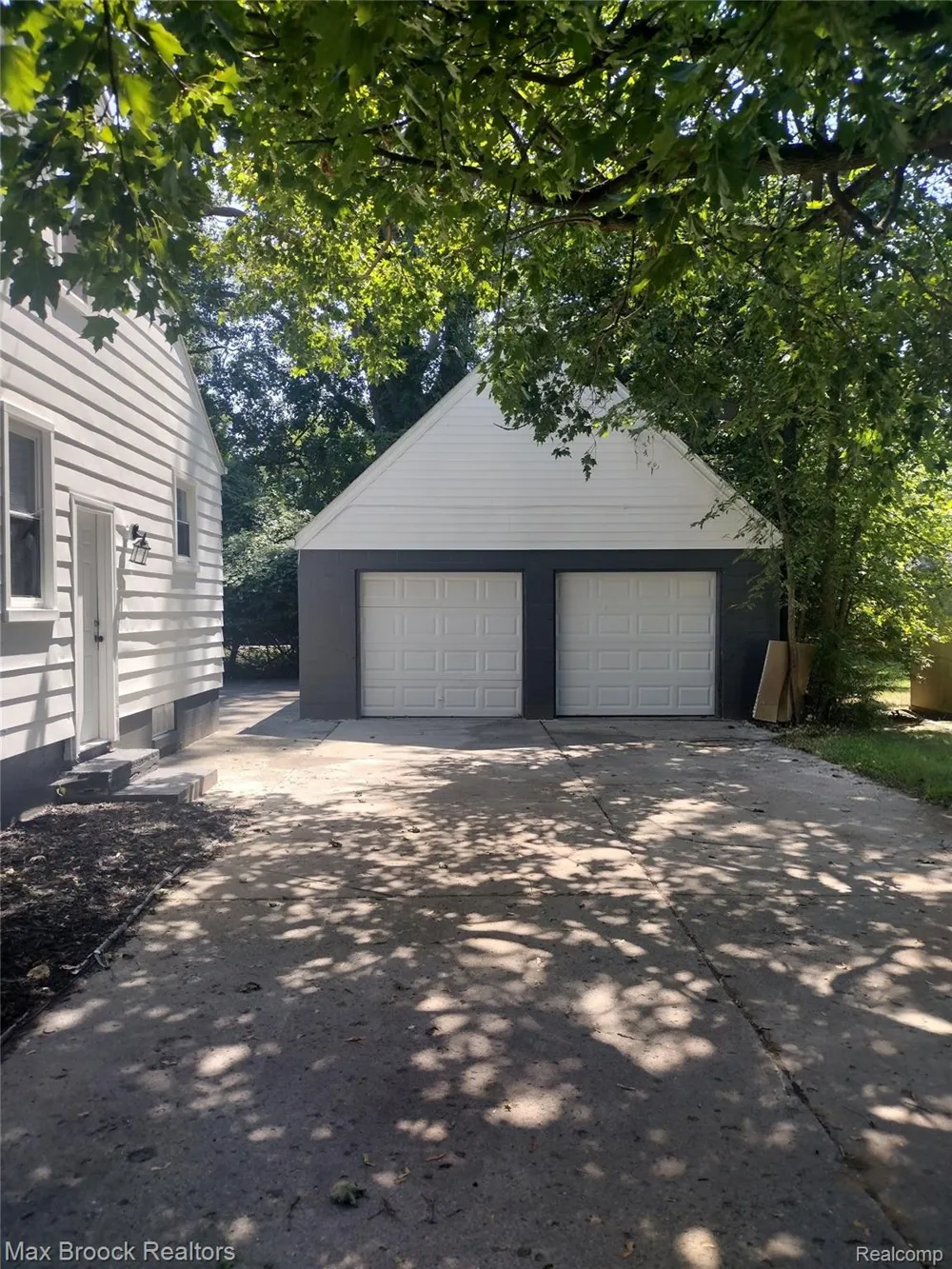 19925 Saxton Avenue Southfield City, MI 48075