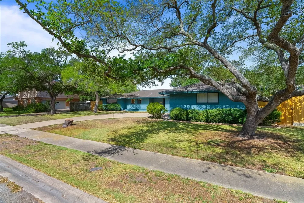 332 Poenisch Drive Corpus Christi, TX 78412