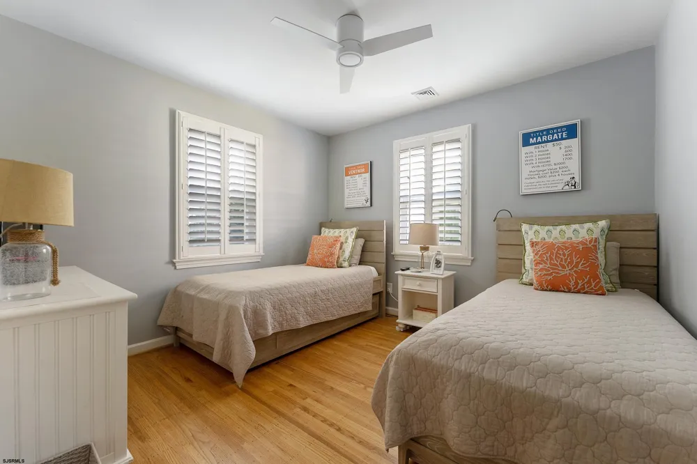 204 N Kenyon Ave Margate, NJ 08403