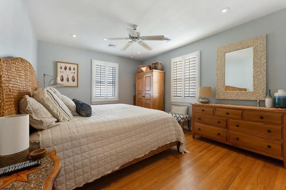 204 N Kenyon Ave Margate, NJ 08403