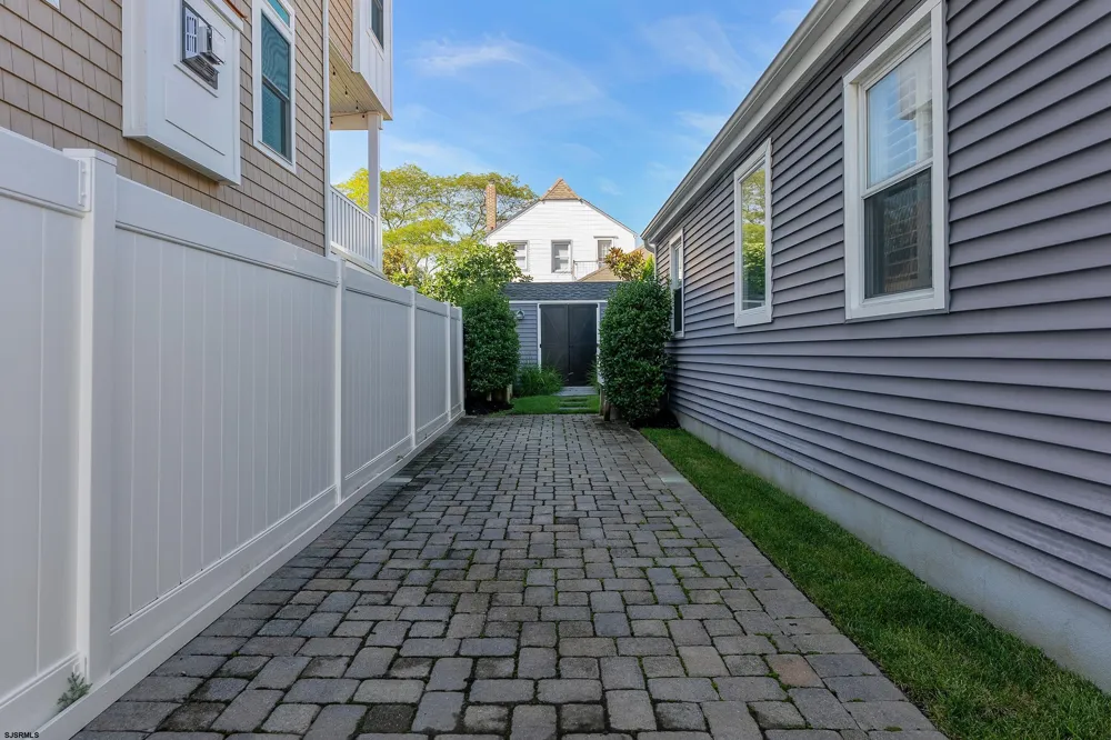 204 N Kenyon Ave Margate, NJ 08403
