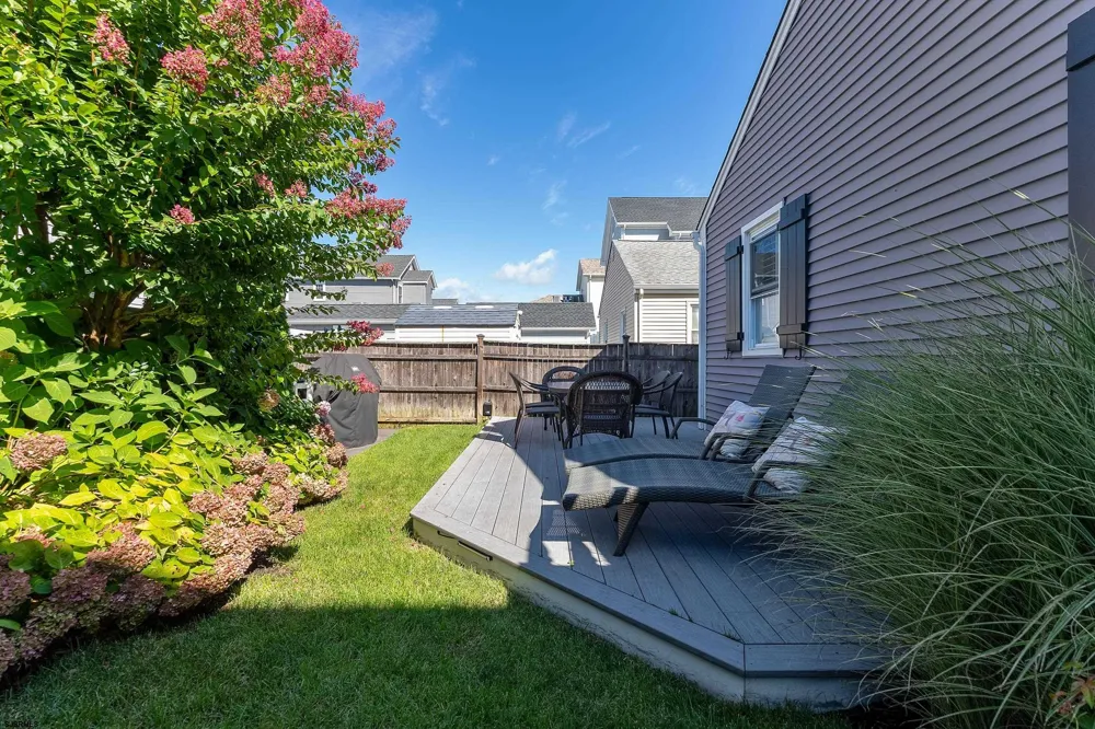 204 N Kenyon Ave Margate, NJ 08403