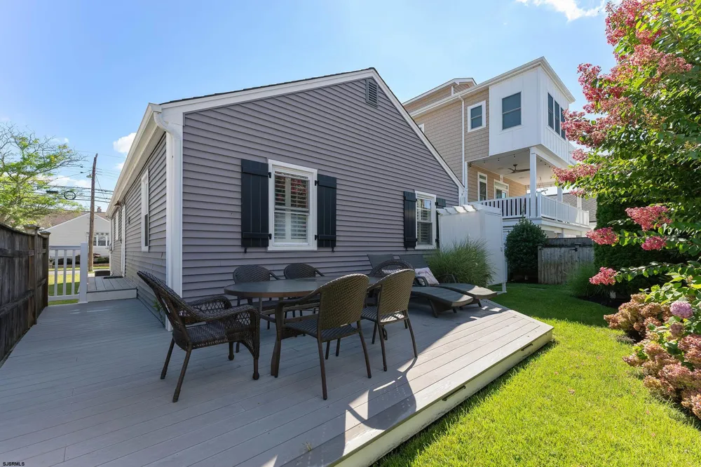 204 N Kenyon Ave Margate, NJ 08403