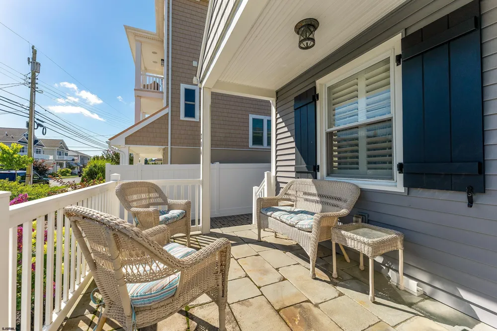 204 N Kenyon Ave Margate, NJ 08403
