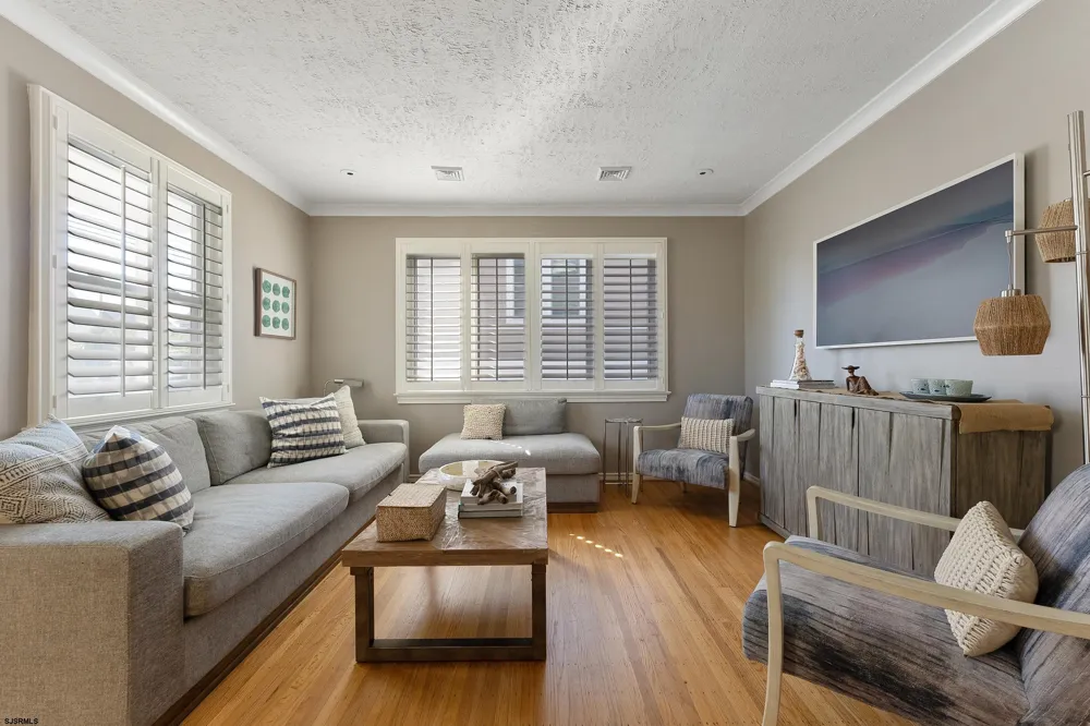 204 N Kenyon Ave Margate, NJ 08403