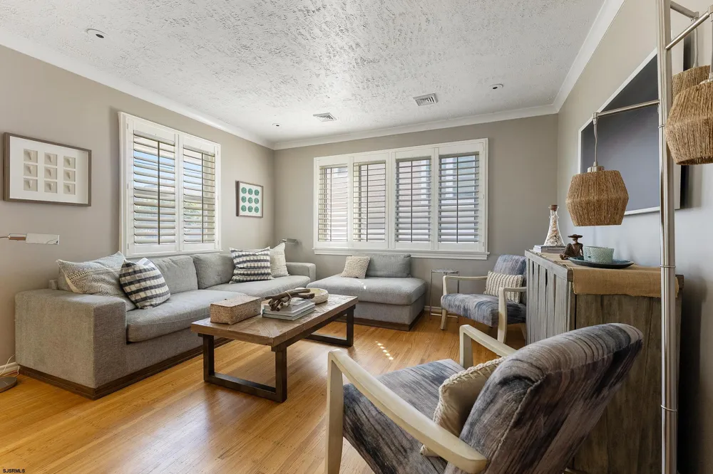 204 N Kenyon Ave Margate, NJ 08403