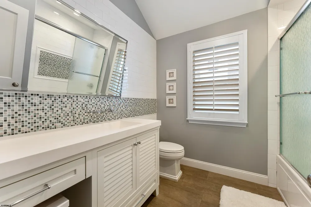 204 N Kenyon Ave Margate, NJ 08403