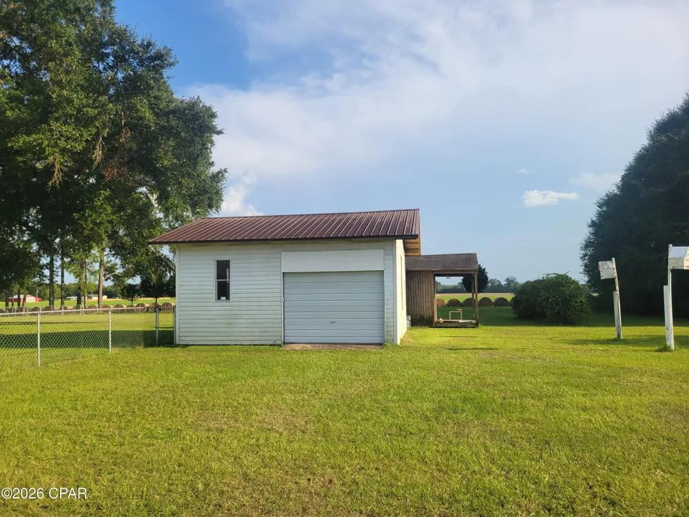 5081 8th Avenue Malone, FL 32445