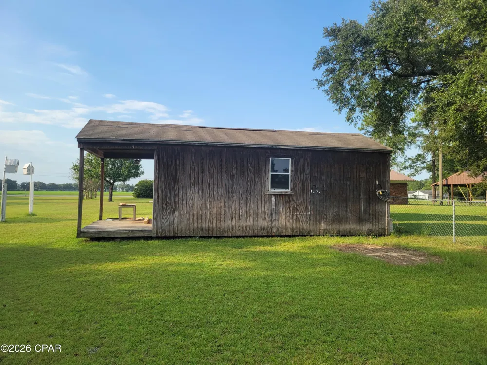 5081 8th Avenue Malone, FL 32445